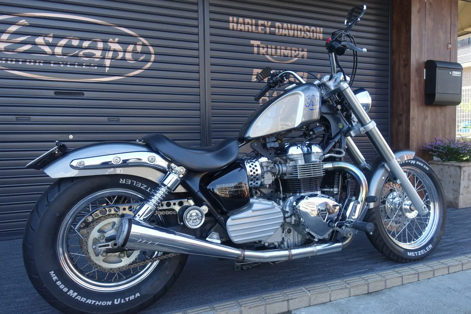 TRIUMPH アメリカ 790ccエンジン チョッパーカスタム スーパートラップ